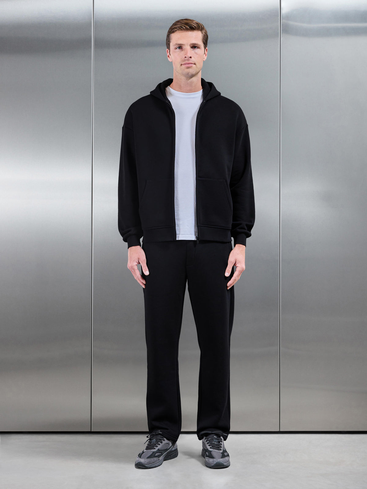 Essential Relaxed Zip Hoodie in Black