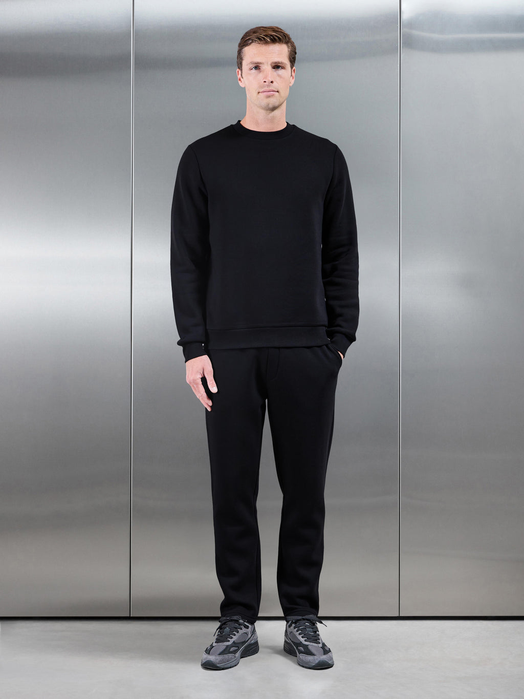 Essential Sweatshirt in Black