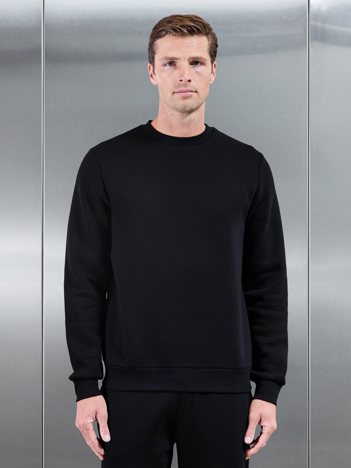 Essential Sweatshirt in Black