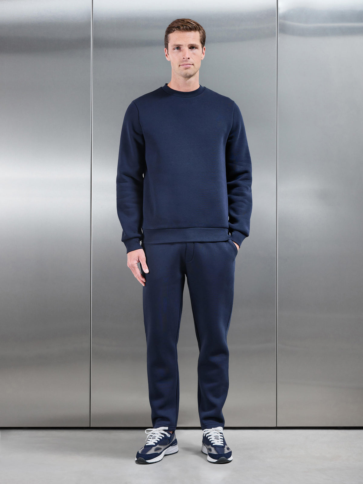 Essential Sweatshirt in Navy