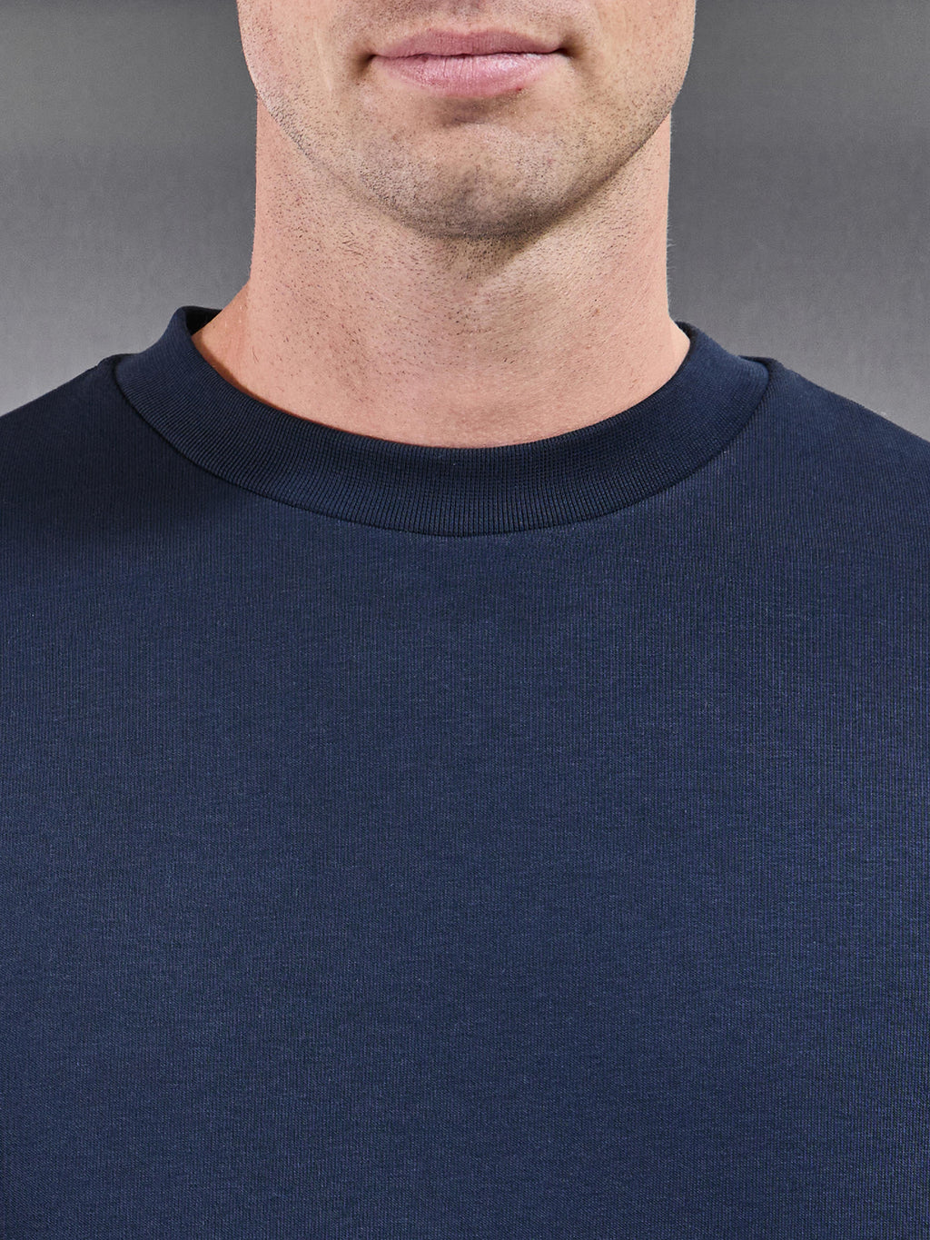 Essential Sweatshirt in Navy