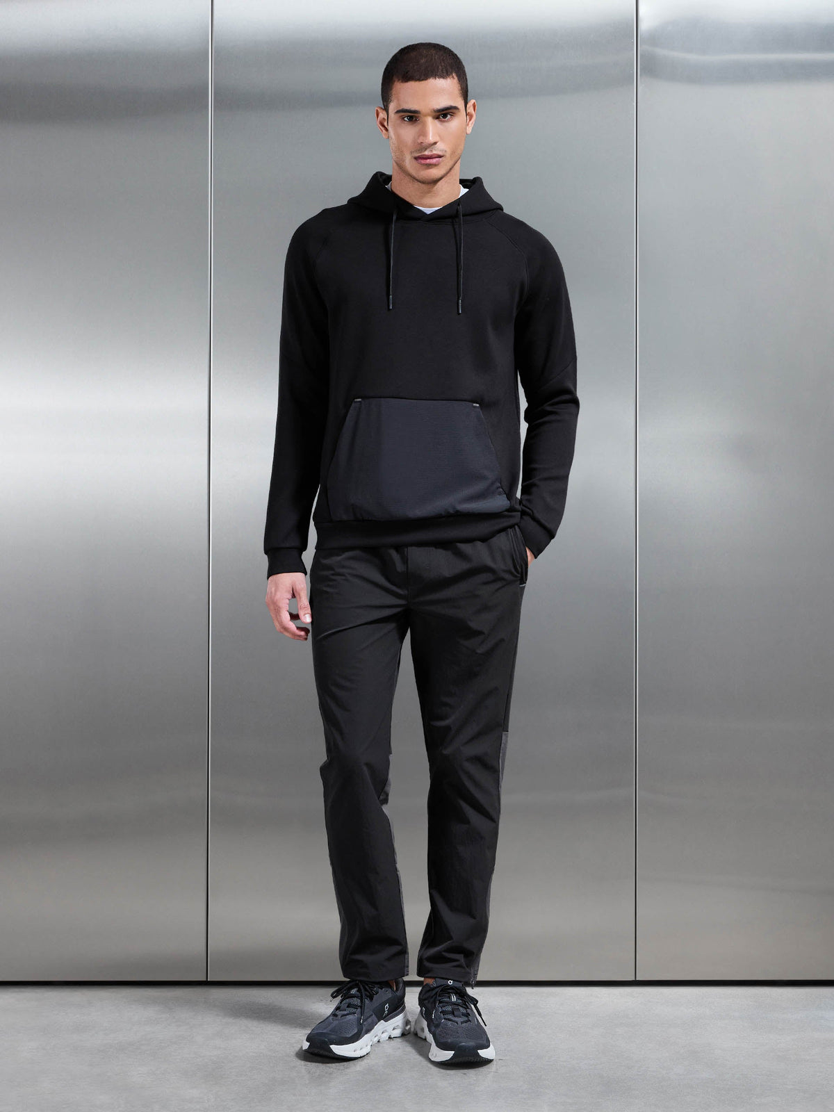 Trail Hybrid Hoodie in Black